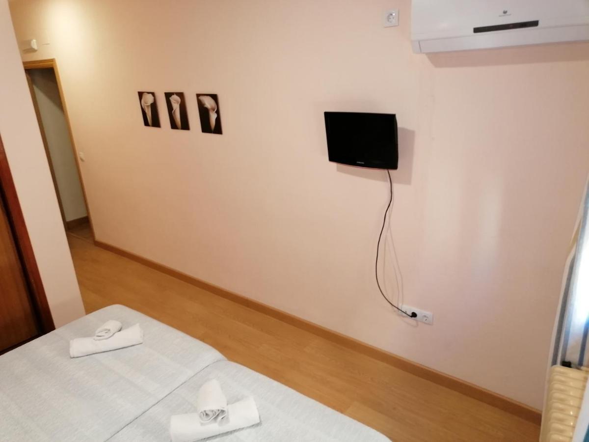 Hostal Hernan Cortes Caces Exterior foto