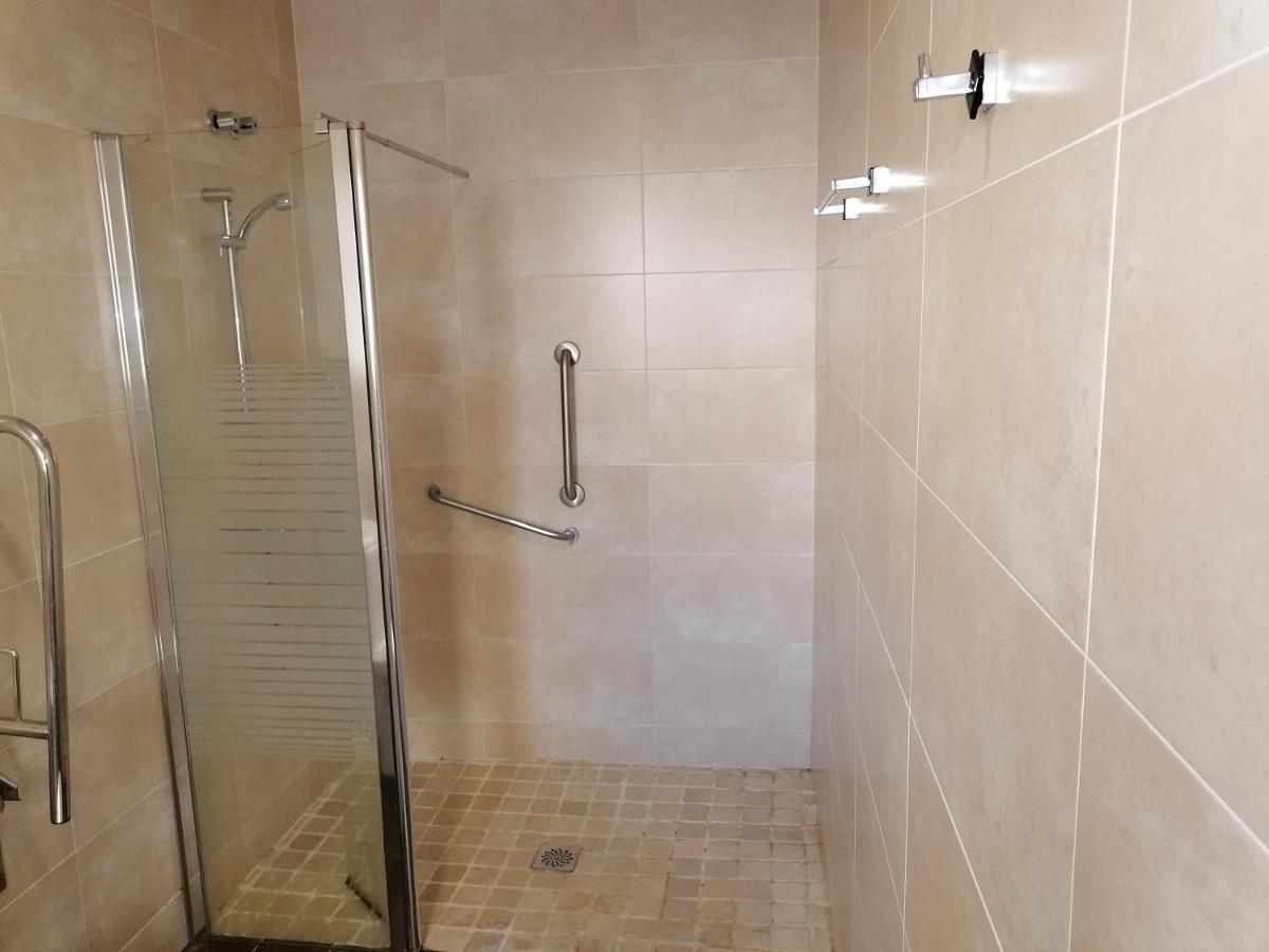Hostal Hernan Cortes Caces Exterior foto