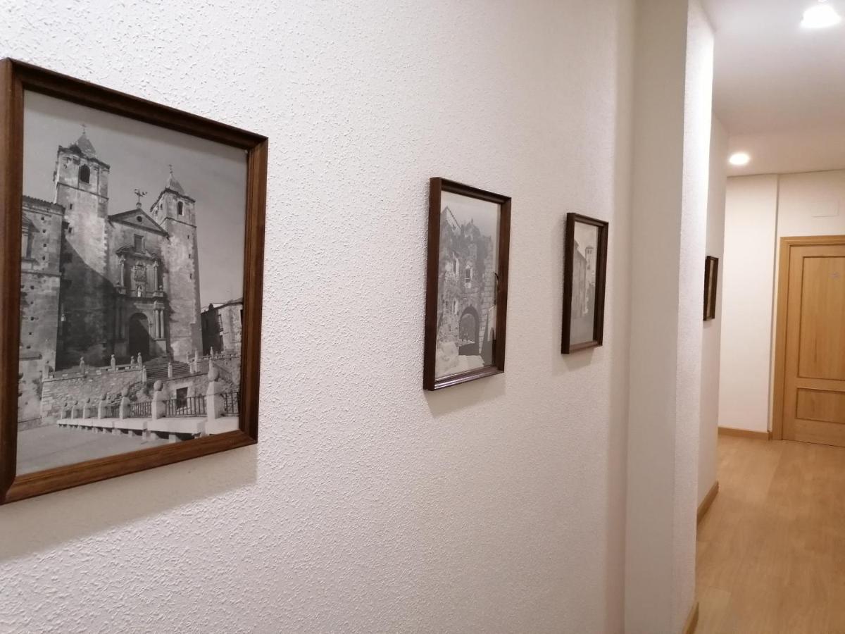 Hostal Hernan Cortes Caces Exterior foto