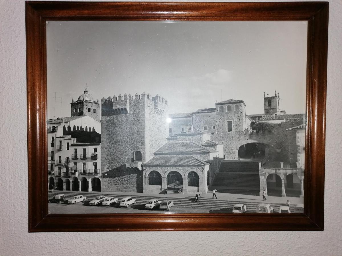 Hostal Hernan Cortes Caces Exterior foto
