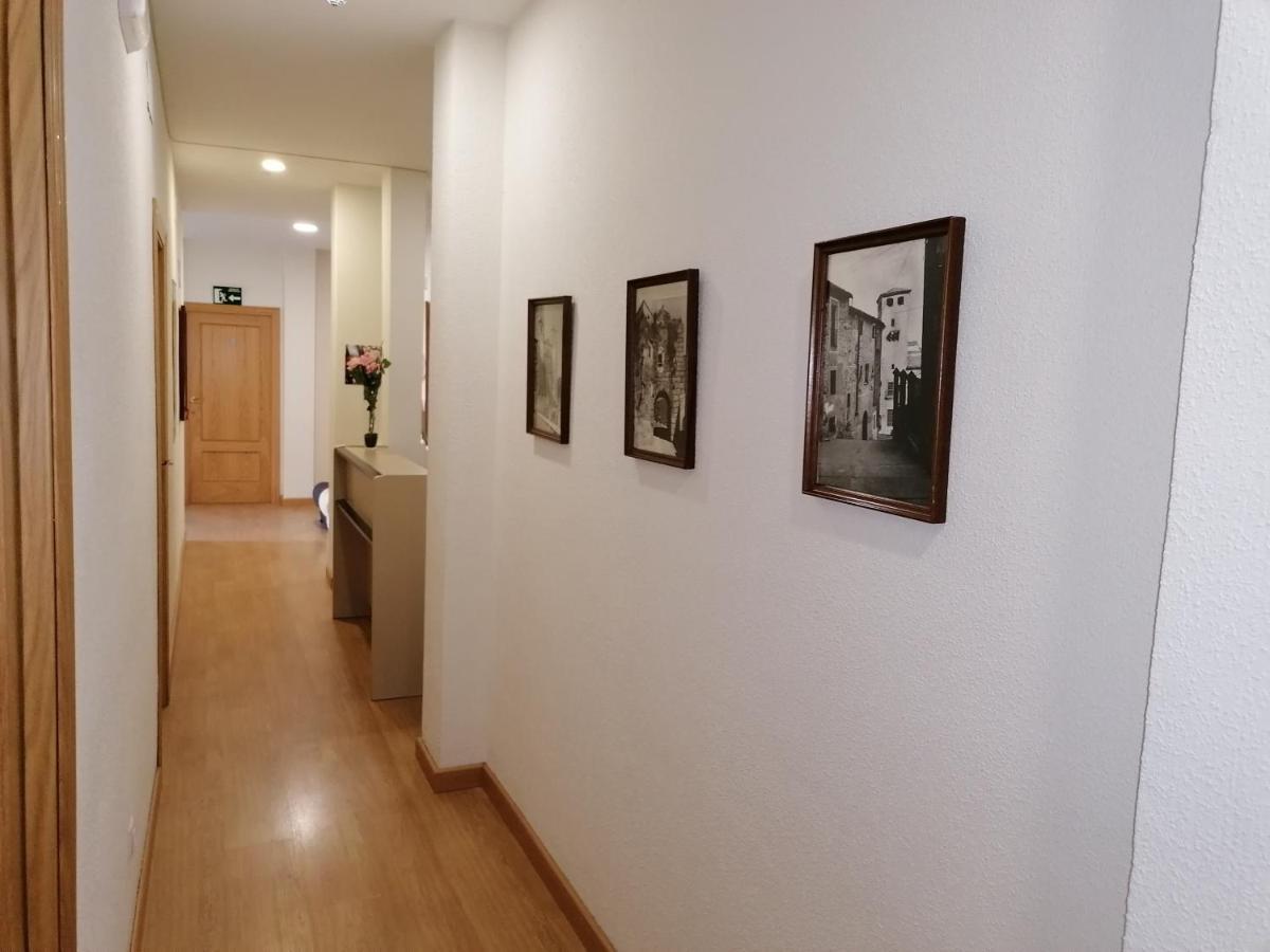 Hostal Hernan Cortes Caces Exterior foto