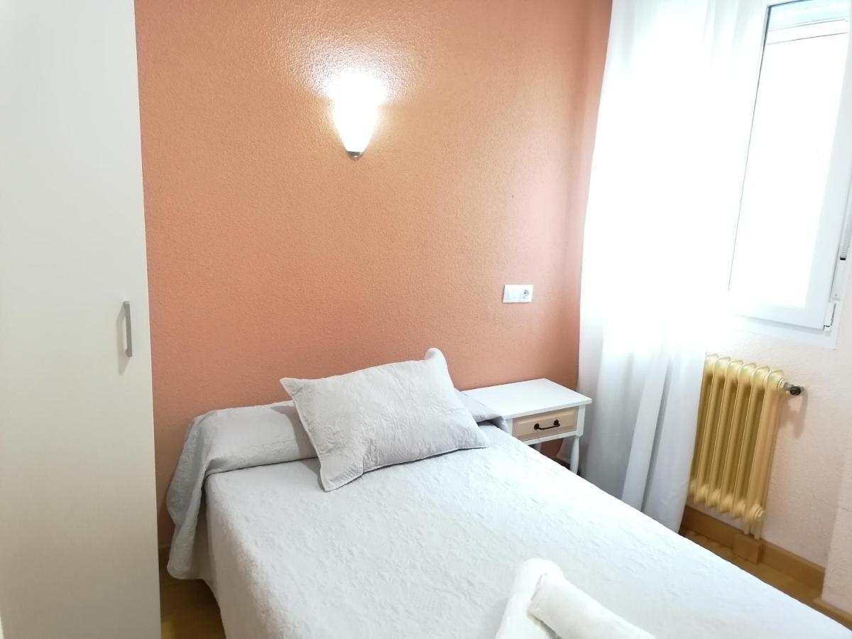 Hostal Hernan Cortes Caces Exterior foto