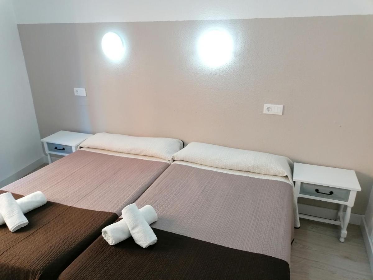 Hostal Hernan Cortes Caces Exterior foto