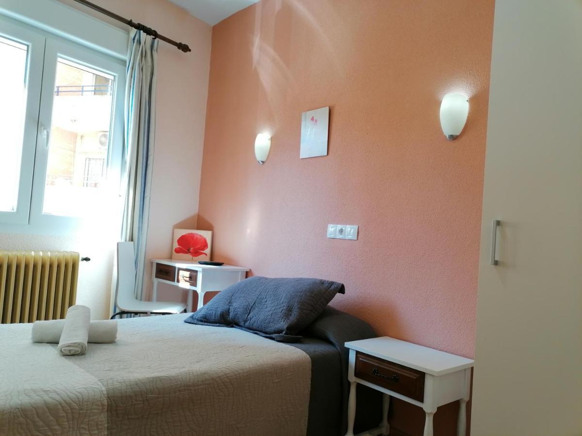 Hostal Hernan Cortes Caces Exterior foto