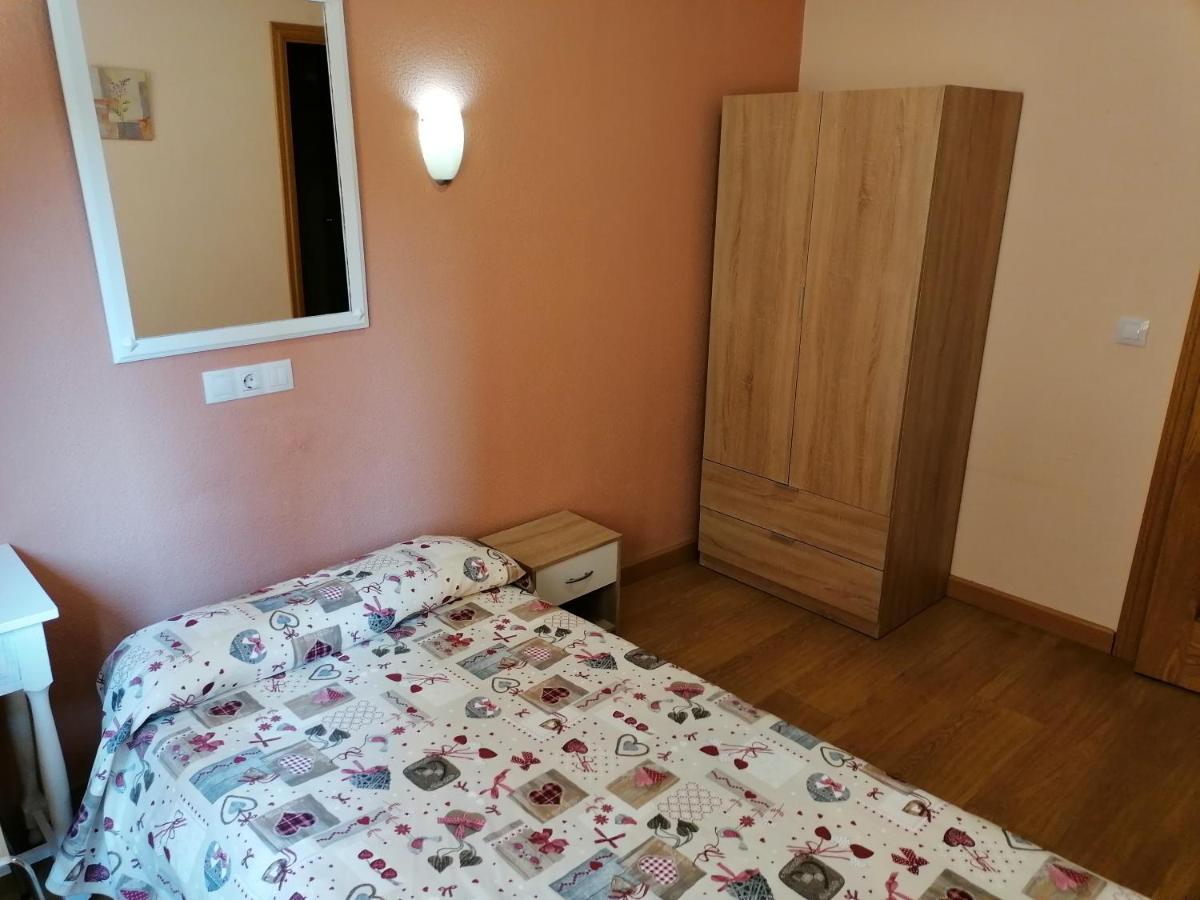 Hostal Hernan Cortes Caces Exterior foto