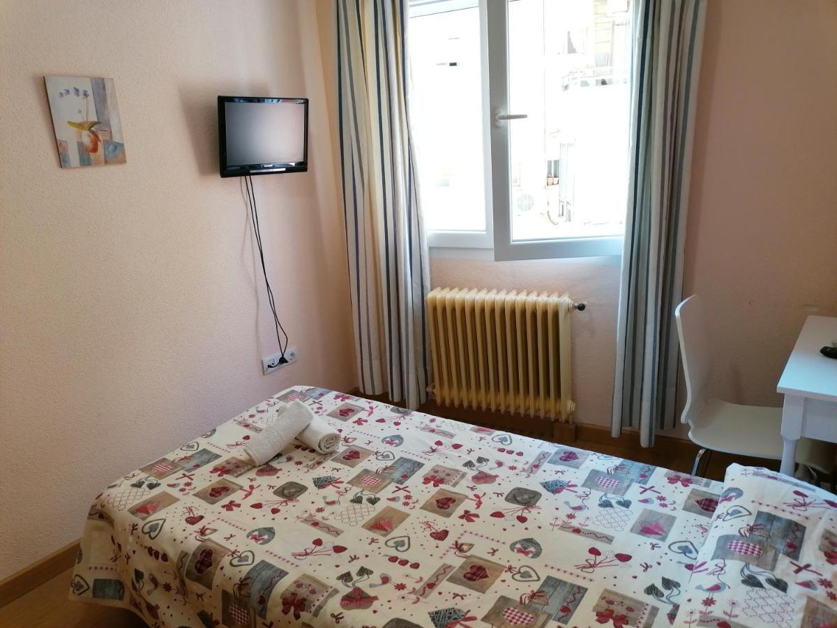 Hostal Hernan Cortes Caces Exterior foto