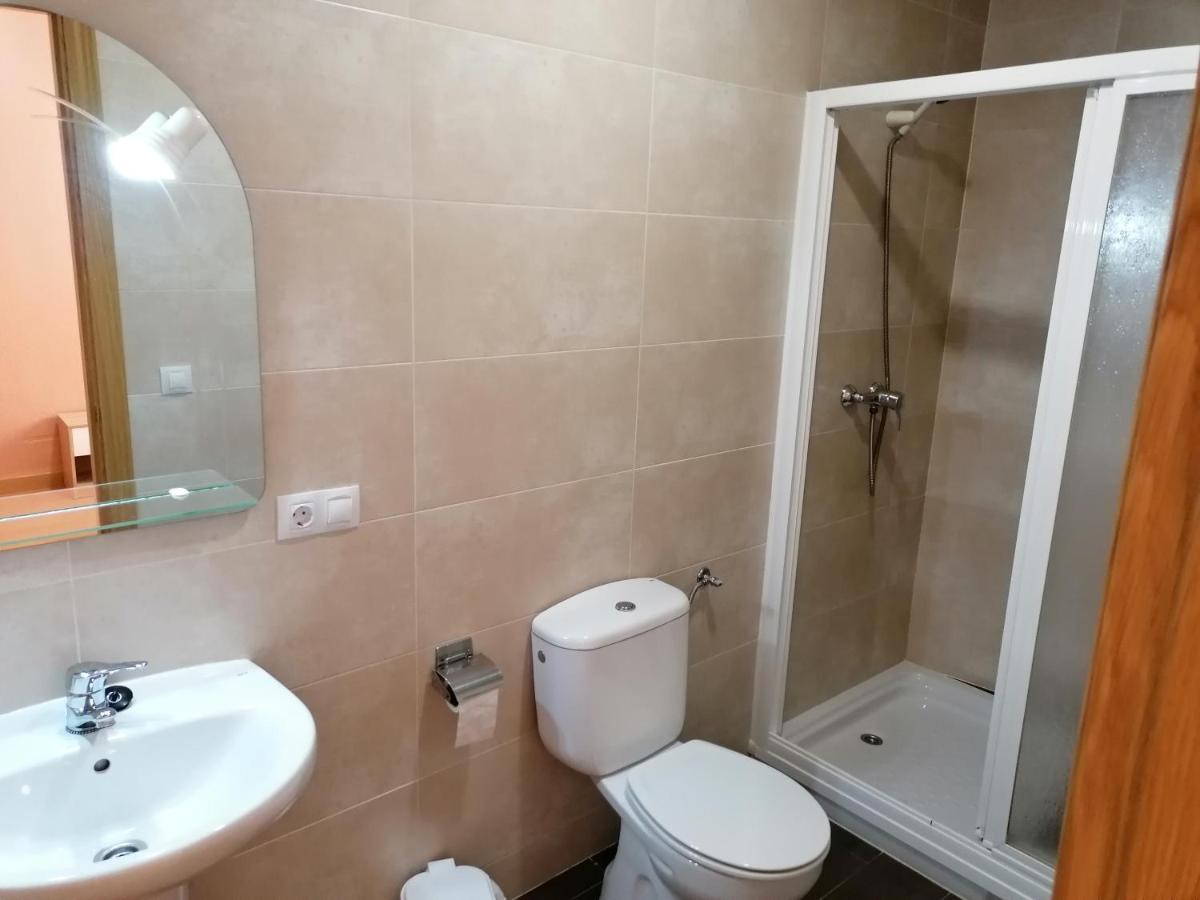 Hostal Hernan Cortes Caces Exterior foto