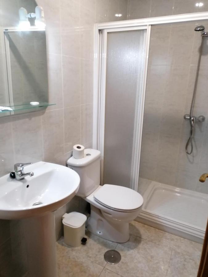 Hostal Hernan Cortes Caces Exterior foto